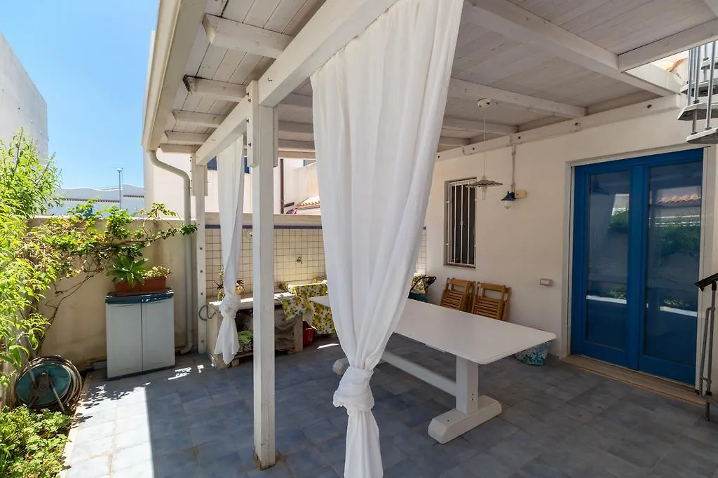 Villa Oliana مارينا دي راغوزا 0*,  إيطاليا